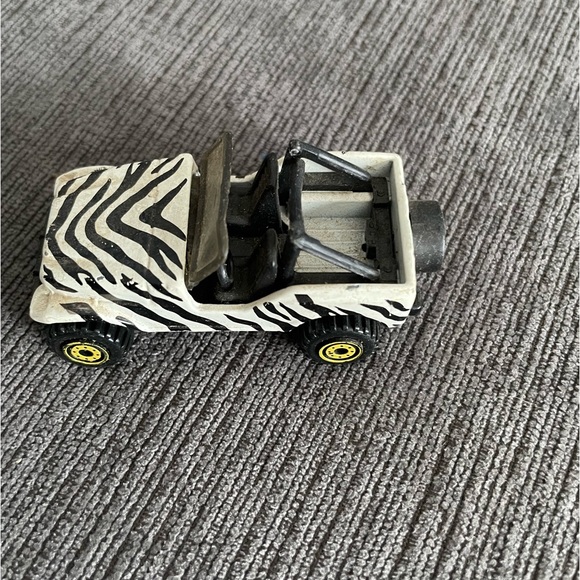 Hot Wheels Jeep 1990 Zebra Stripes 1/64 yellow rims rare - Picture 2 of 3